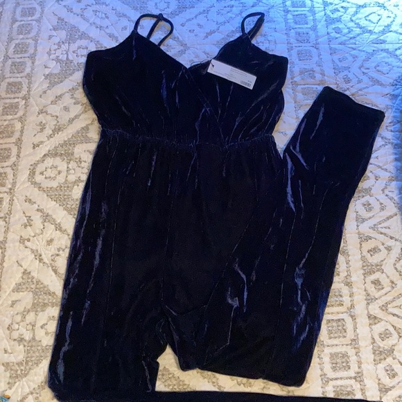 Velvet jumpsuit - Picture 1 of 4
